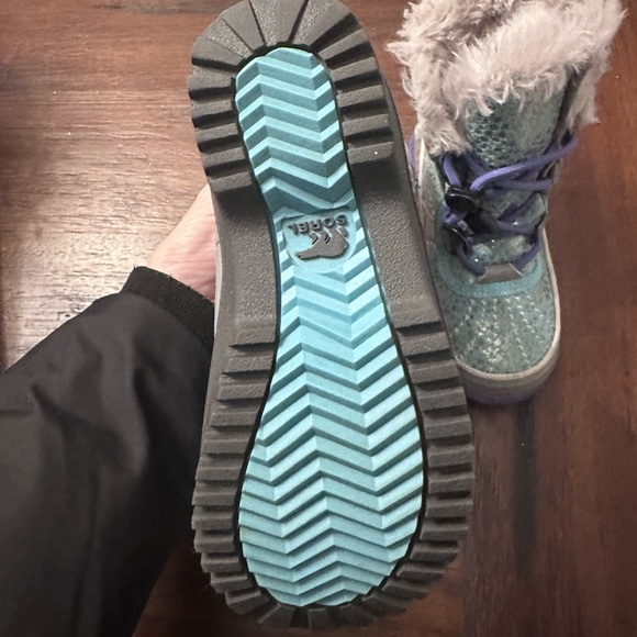 Sorel winter snow boots in perfect condition. Toddler size 9 - Picture 2 of 3